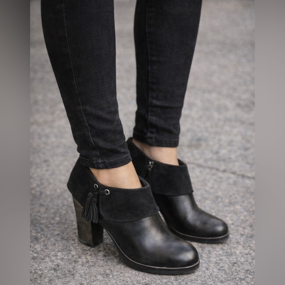 Tommy Bahama Lena Luna Black Leather Booties with tassels 9.5